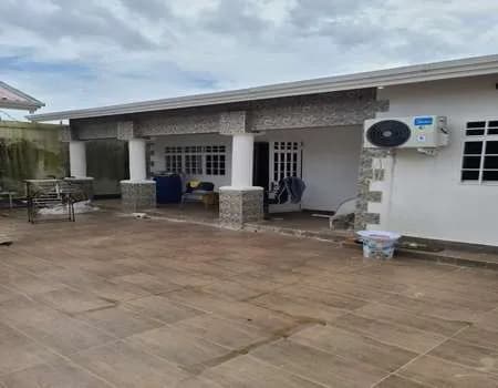 belle villa à lambanyi quartier résidentiel